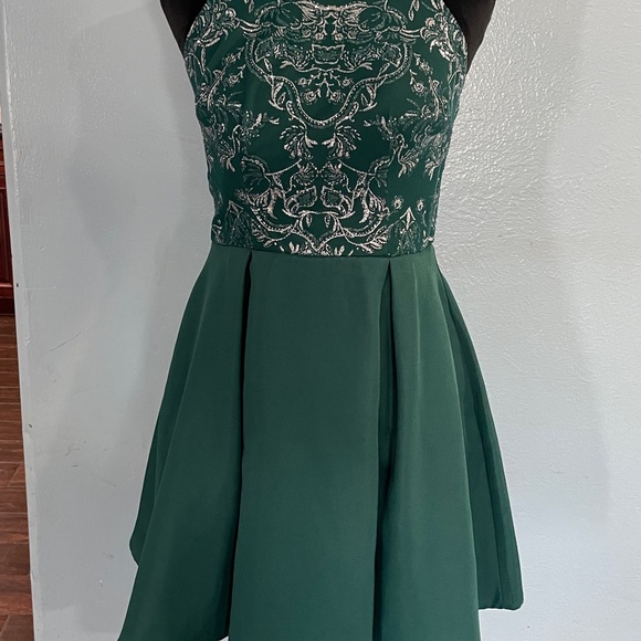 Prom caviar beaded crisscross mini skater dress size 5 - Picture 9 of 9